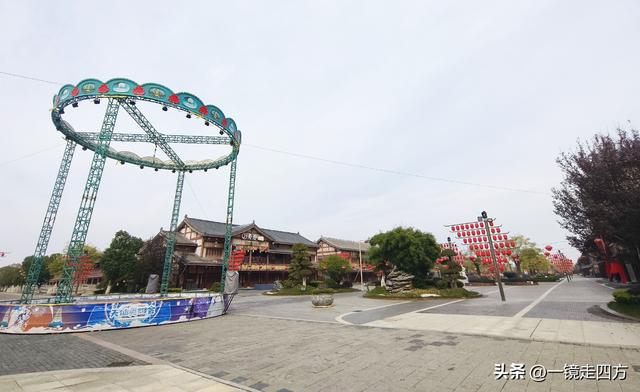 在“天仙配”传说的故事发生地孝感，建有一座“凤凰天仙城”