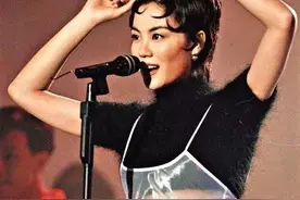 回顾王菲的千禧年穿搭，才明白：再过20年，你穿衣也没她大胆时髦图片