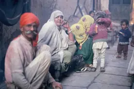 刚超中国就“熄火”？印度生育率暴跌破2.1，人口第一能坐稳几天图片