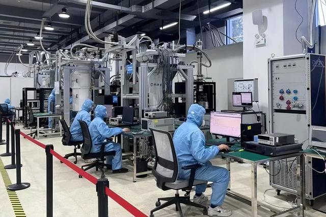 国产三方突袭ASML，一旦拿下EUV光刻，芯片战争就结束了