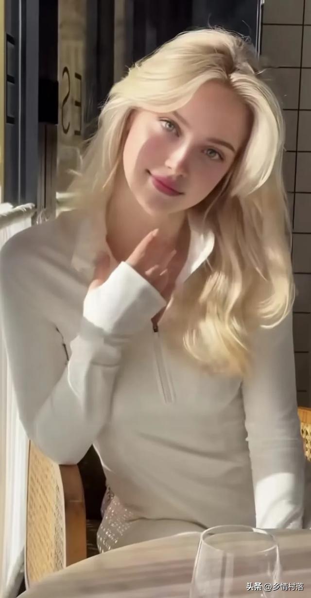 荷兰第一女星，如花般的容颜，笑起来是真的很美