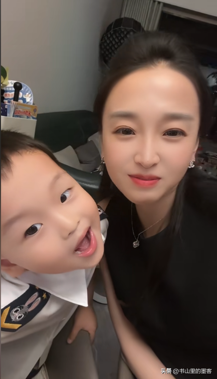 保时捷女销冠后续：过往朋友圈曝光，丈夫职业流出，真不简单
