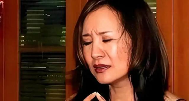 事业巅峰远赴美国，被老外“玩腻”后晚年回国，如今变成了这样！