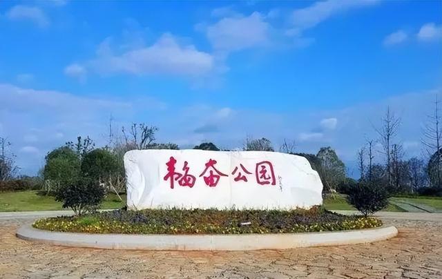 跟着赣超游鹰潭｜来鹰潭，开启一段“躺坪”之旅！