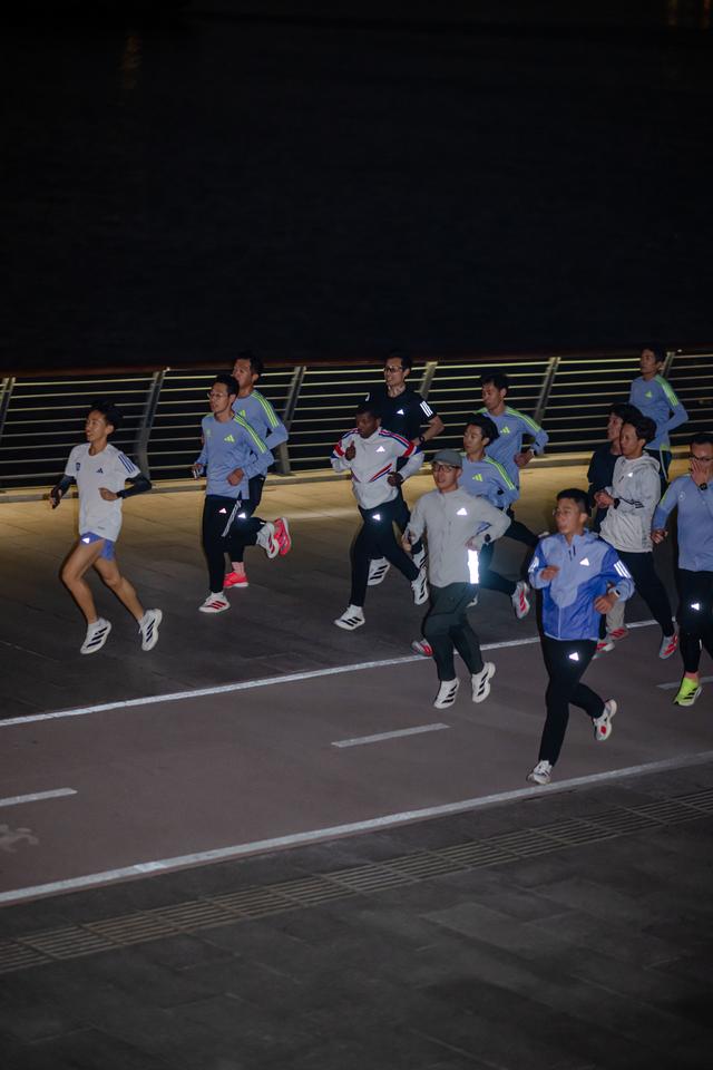 45岁上海男子，每晚坚持夜跑5公里，一年后，他得到了什么？