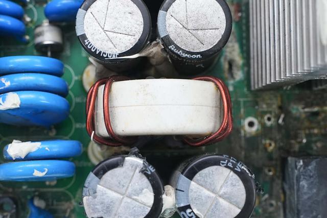 重达18斤的大块头，内部全是灰，麦格米特15kW充电模块拆解