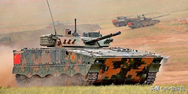 无人机杀手！04B战车8面雷达织密网，陆战"金钟罩"让敌机无所遁形