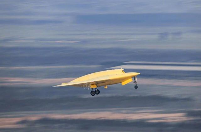 彩虹-7隐形无人机首飞成功！美媒破防，西太平洋游戏规则正被改写