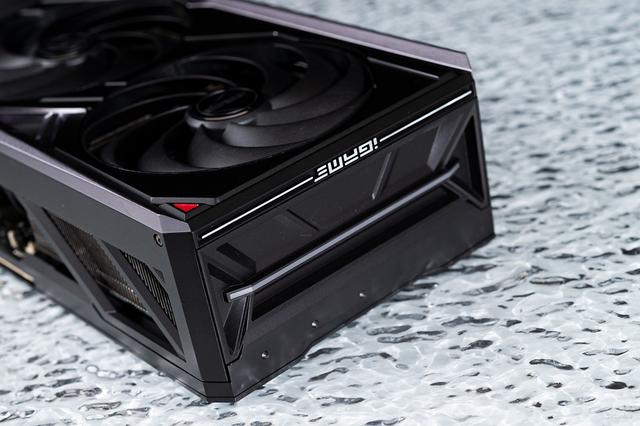 iGame RTX 5090 D v2火神显卡评测：凌厉方正硬汉！性能依旧能打！
