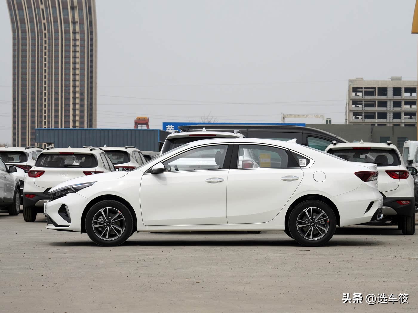 起亚k3低配座椅问题_起亚K3 8万级10万级体验 家用轿车 越级配置