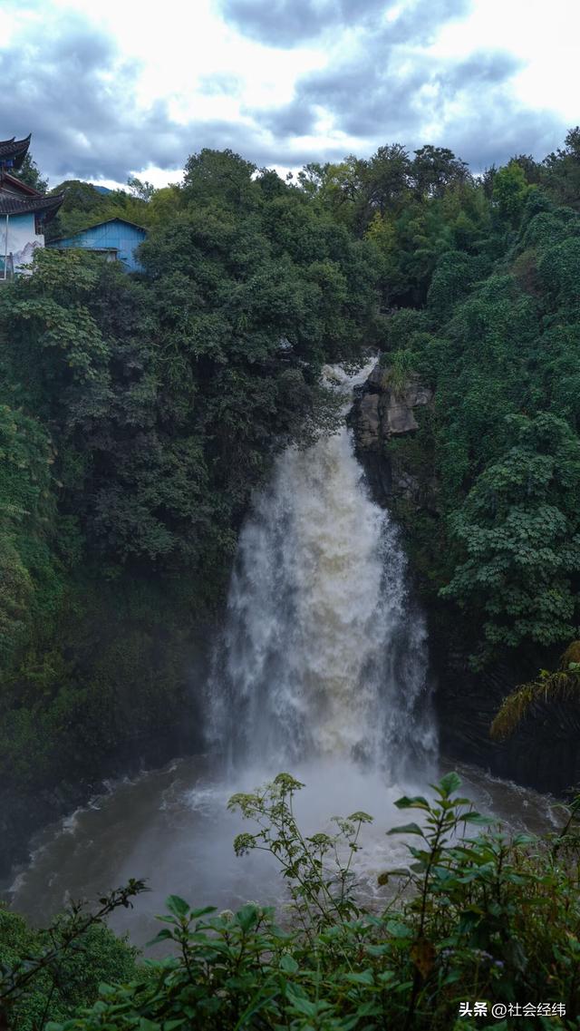 每日一景|中国唯一城市瀑布·云南腾冲叠水河瀑布
