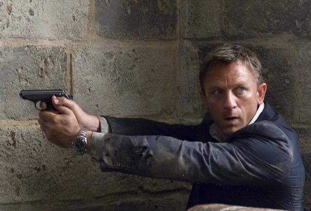 英国六旬老汉欲当“双面间谍”，七年铁窗戳穿邦德幻想