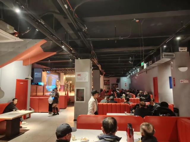 鄂州南浦路现新型演艺场所，成市民休闲娱乐好去处