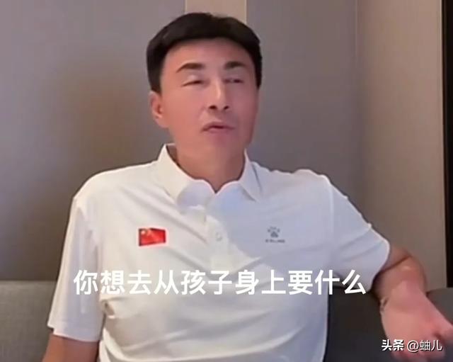 前国足队长李玮峰谈踢球孩子天价违约金!