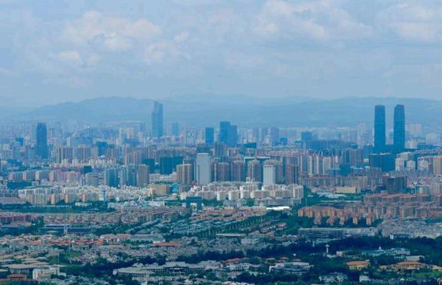 云南唯一的“特大城市”，面积比北京、成都大，人口超过800万