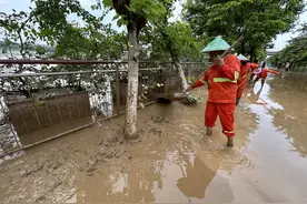 南宁邕江水位回落，沿江公园忙清淤，提醒先不要去江边逛图片