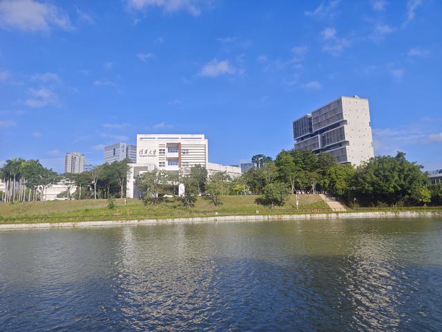 从学苑大道入大沙河绿过大学城后进深圳弯公园流花山景点【高清】
