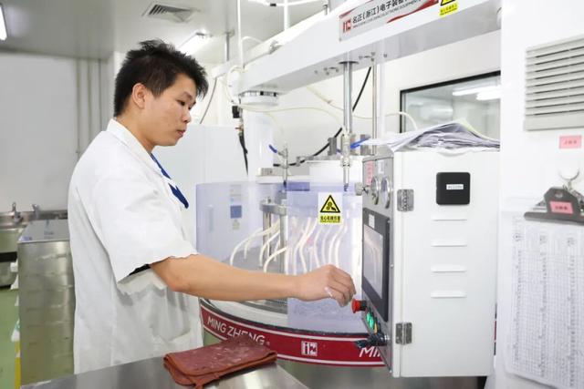 请回答，编号“7145”！一个人和一座城的240周年印记！