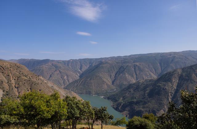 天下彝家第一村——迤沙拉