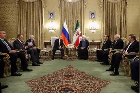 美国万万没有料到，大手笔军援乌克兰以色列，却把俄伊逼到了一起图片