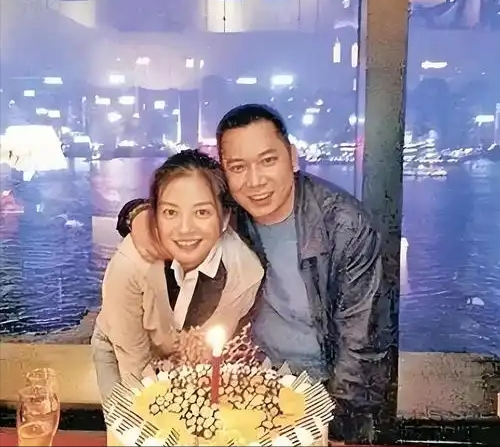 死心不息！劣迹艺人赵薇走投无路，15岁女儿成她的最后一根稻草