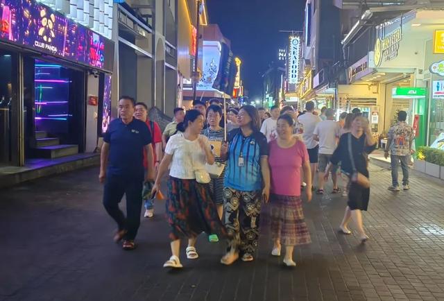 风月步行街——《泰国散 记》