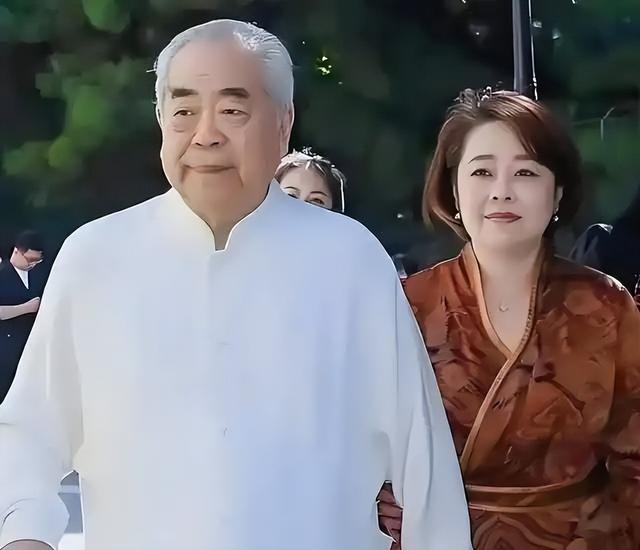 87岁范曾官宣生子，公开露面容光焕发，与女儿断绝关系是他的意思