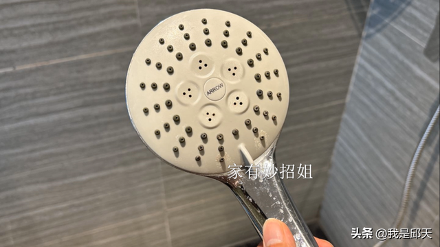 前台保洁提醒：住酒店时，一定要检查这“4个地方”，这是为啥？