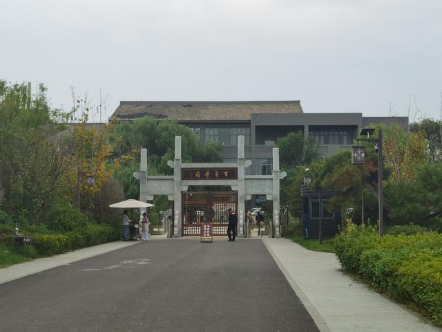 铁塔虽不是开封热门景点，确有“天下第一塔”之称