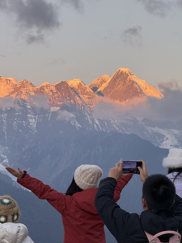 川西自驾圈炸锅了！成都3.5小时飙拢海螺沟，网友：真是绝美天路