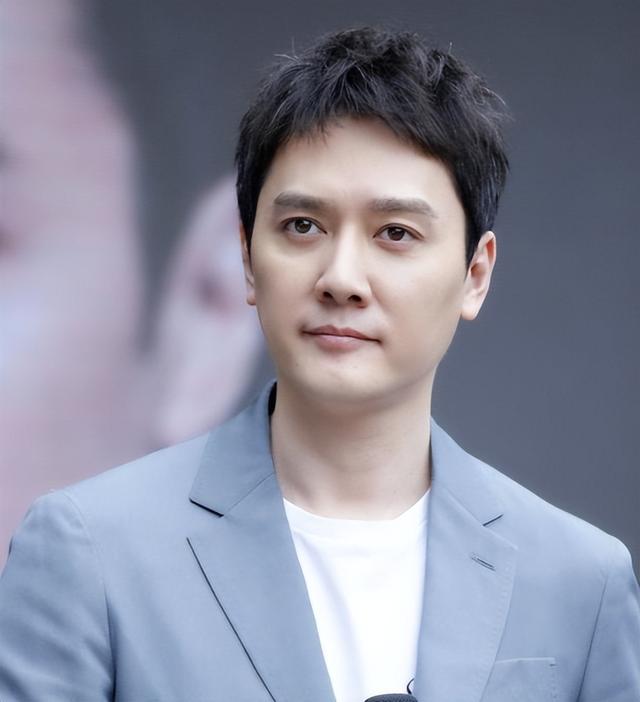 37岁倪妮晒照过圣诞，一细节暴露真实现状，难怪当初看不上冯绍峰