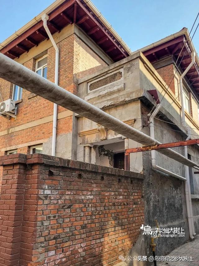 天津银凤里一带,已有百年历史,解放后被冠以正义、民主等名