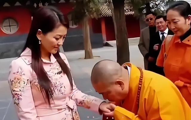 拔出萝卜带出泥！释永信“开光”名单曝光，央视名嘴、刘涛受牵连