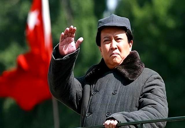 没想到九三阅兵才过去4天，令人担心的事情就在唐国强身上发生了
