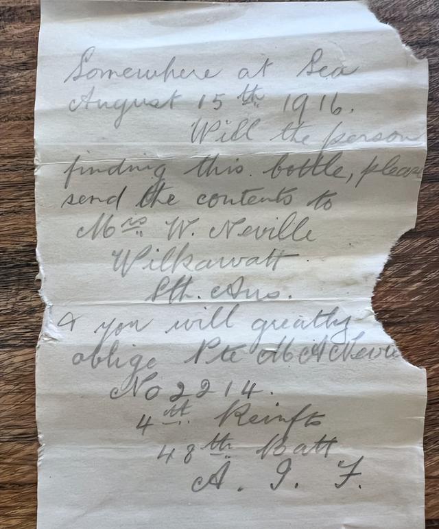 意外解锁！跨越百年的漂流瓶，揭开真正战场逆境，赴死士兵绝笔