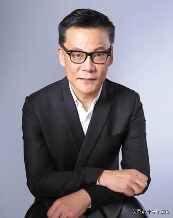 男人至死是少年！61岁李国庆娶白月光，没找“小娇妻”被网友点赞