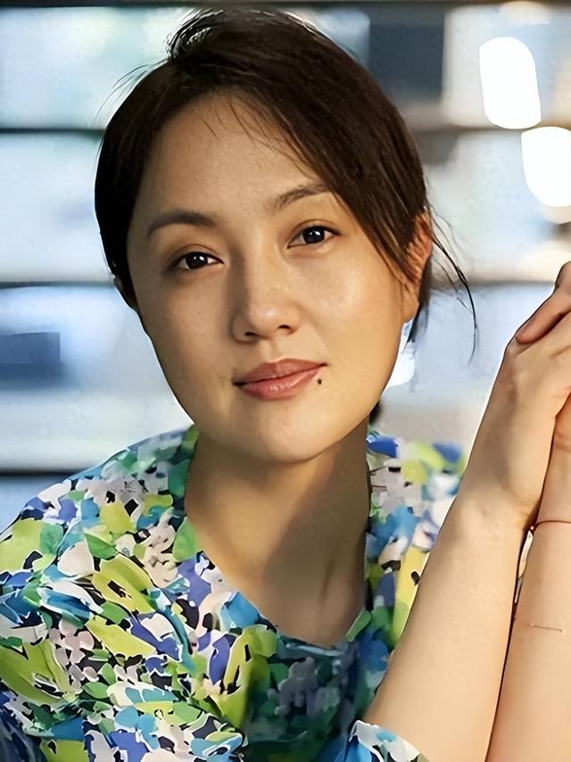 朱媛媛去世不到1年，52岁辛柏青现身春晚彩排	，恶心的一幕出现了