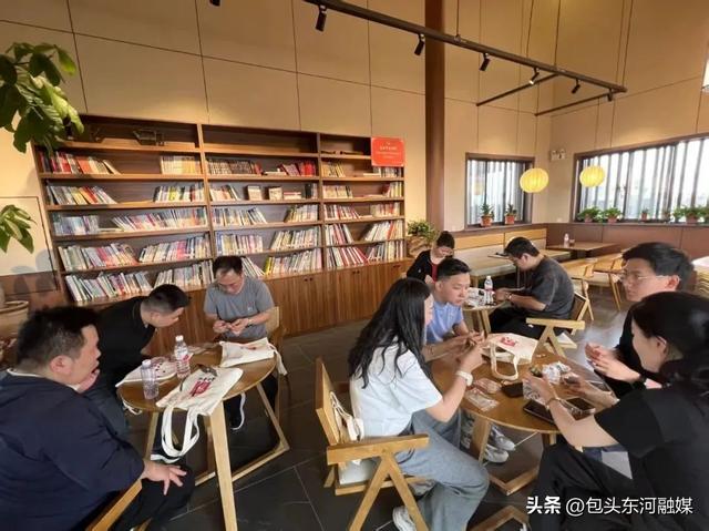 文化为翼：历史街区与文创空间的夜间绽放