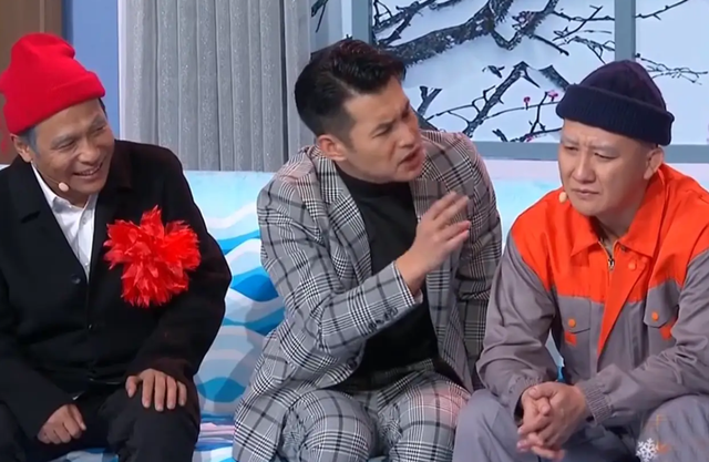 风向变了？央媒公开点名闫学晶，文案信息量大，32岁儿子也被连累