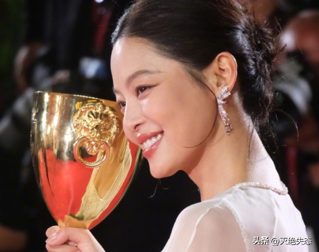"指桑骂槐"！人民日报点赞辛芷蕾获奖感言，句句不提却字字提醒她