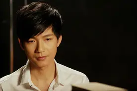 2008年缺席跨年演唱会，被索赔百亿的陈楚生，终于低头了图片