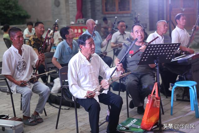 华阴市迷胡快乐苑参加2025潼关古城暑期纳凉晚会专场演出（组图）