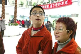 2004年，那个抓着飞机起落架从昆明到重庆的14岁男孩，现在怎样了图片