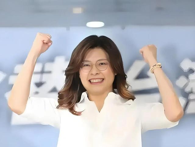 起风了，郑丽文即将登机	，翁晓玲先行抵达，蓝营提出两岸新主张