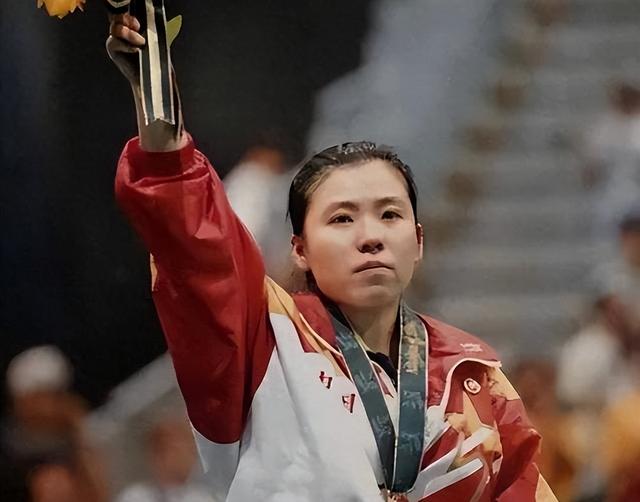 涉贪腐被带走、败光20亿、移民改国籍，邓亚萍身上的谣言太离谱