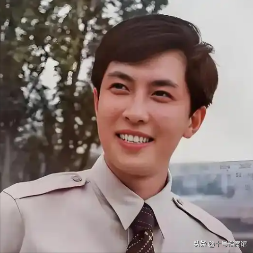唐国强的“糟心事”，两个儿子都残疾，难怪73岁还得到处卖老脸