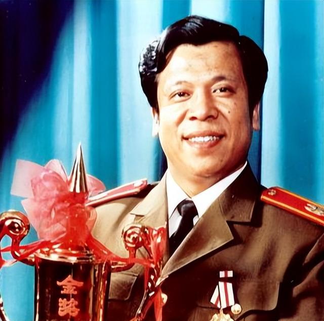 二婚娶丫蛋为妻，俩人相差十多岁，句号为当初的选择承担了责任