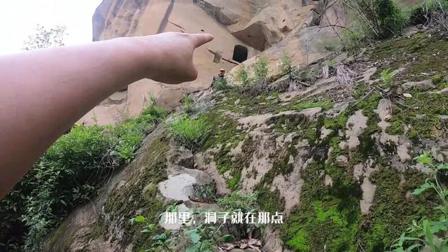 重庆渝北水库边发现神秘悬崖洞，传闻是旧时大地主私藏财宝的据点