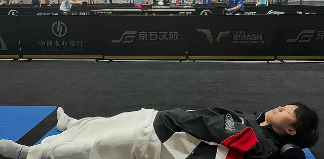 北京大满贯爆火！王楚钦累到胳膊抬不动，外国解说一句话看哭全网