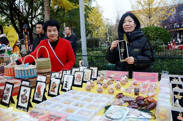 天小仙文创亮相天水黄金大道，为古城注入新活力